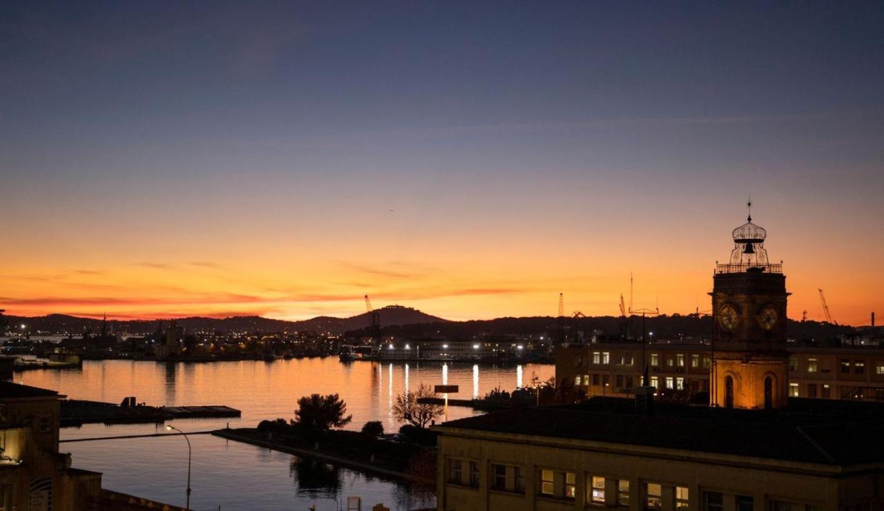 L'Eautel Toulon Centre Port Hotel Bagian luar foto